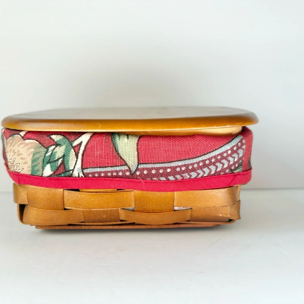 Vintage Heritage Mint LTD Canadian Maple Basket with Lid